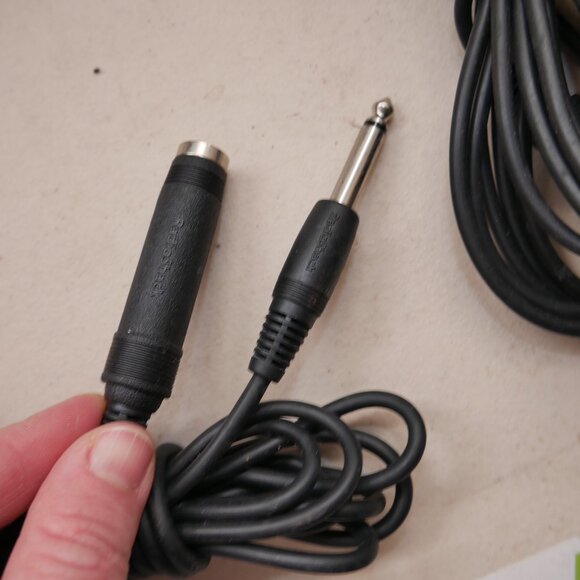 Lot of 2 Realistic Super Cardioid Dynamic Microphones + Stand 33-992C 33-992D - Picture 4 of 14